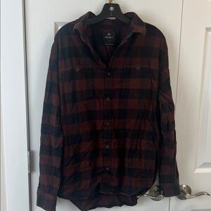 WindRiver Men's Black and Red Plaid Shirt